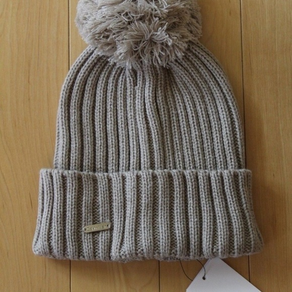CALVIN KLEIN‎ Knit Pom Pom Beanie Hat - Picture 1 of 3